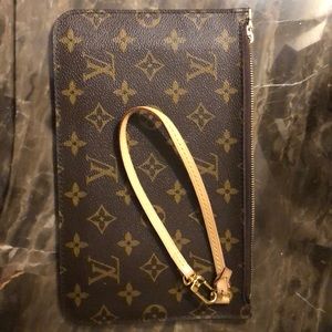 Wrist LV bag new never been use